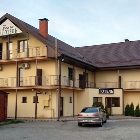 Veles Hotel Бровари Екстериор снимка