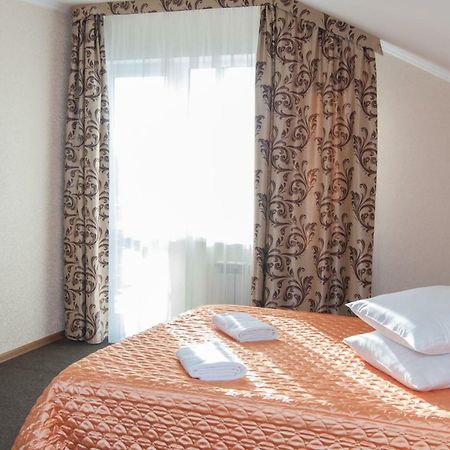 Veles Hotel Бровари Екстериор снимка
