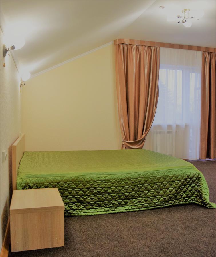 Veles Hotel Бровари Екстериор снимка