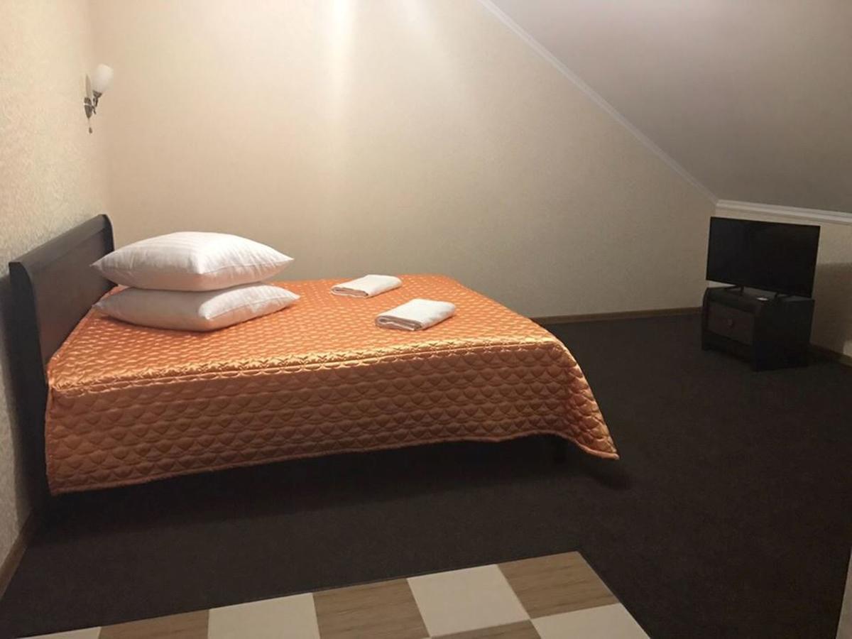 Veles Hotel Бровари Екстериор снимка