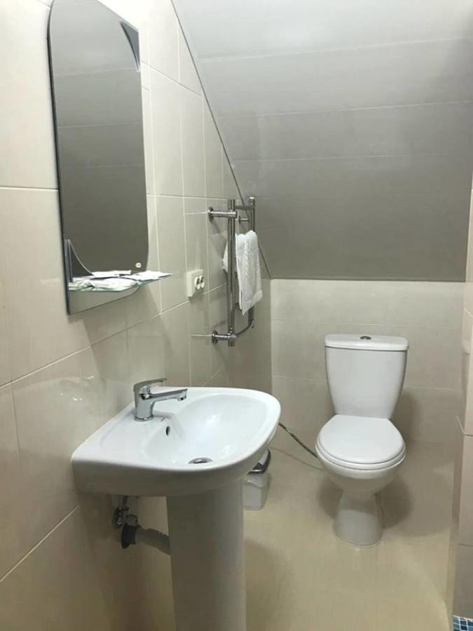 Veles Hotel Бровари Екстериор снимка
