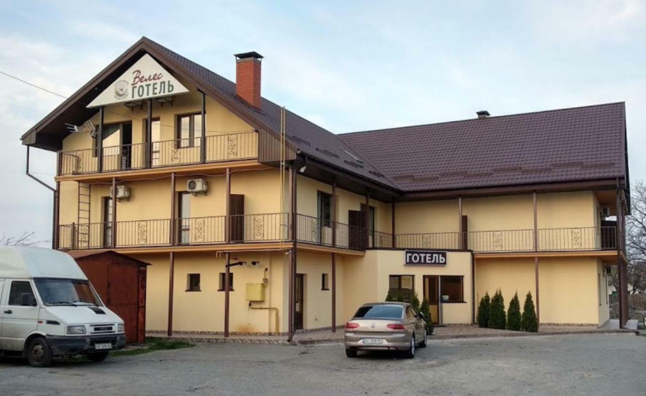 Veles Hotel Бровари Екстериор снимка