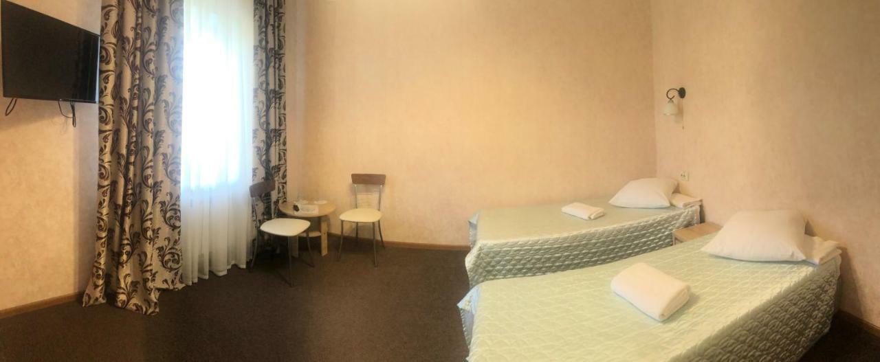 Veles Hotel Бровари Екстериор снимка