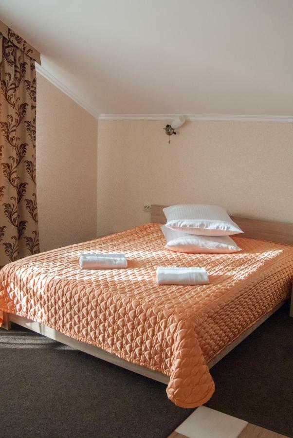 Veles Hotel Бровари Екстериор снимка