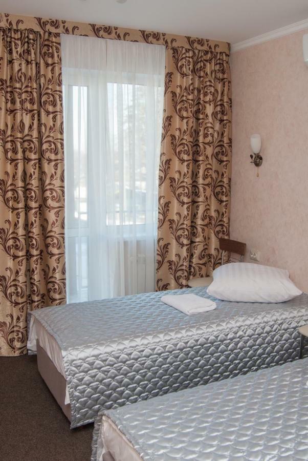 Veles Hotel Бровари Екстериор снимка