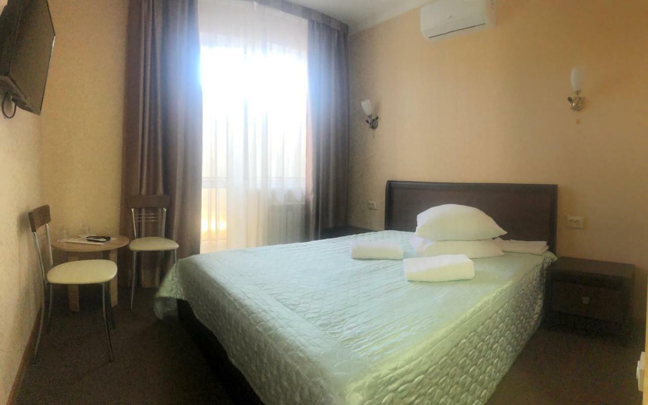 Veles Hotel Бровари Екстериор снимка
