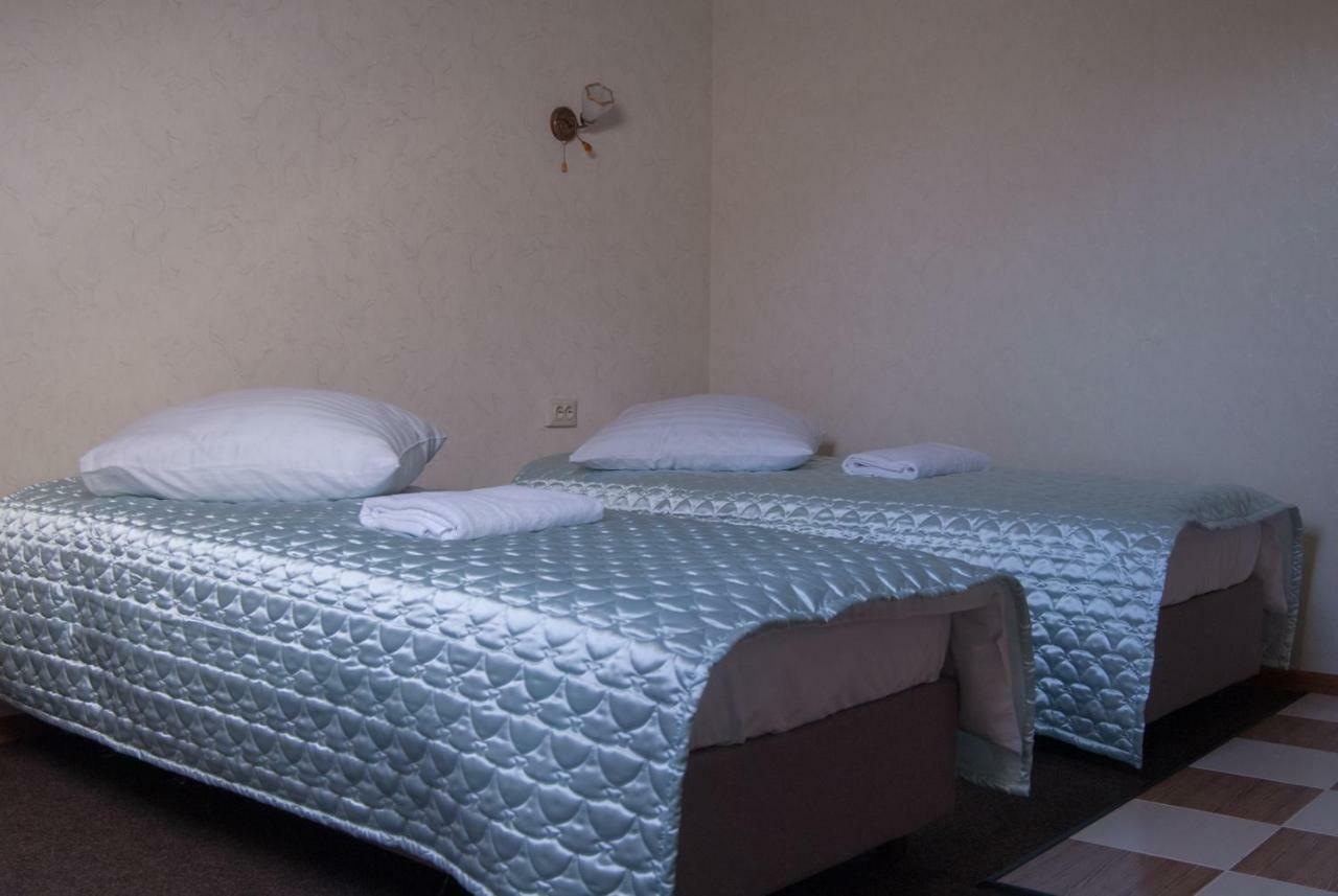 Veles Hotel Бровари Екстериор снимка