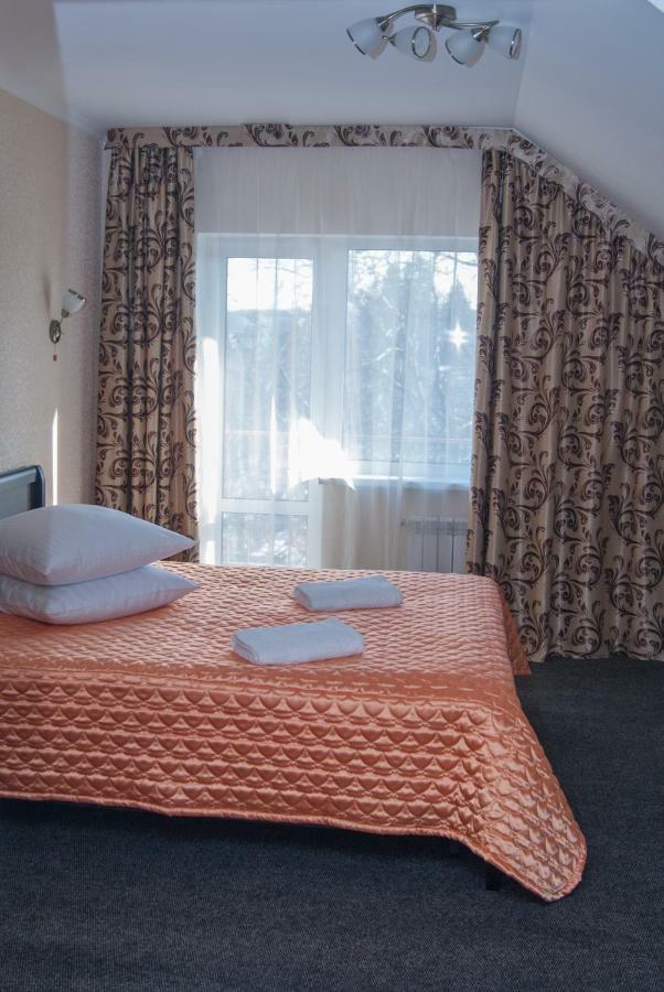 Veles Hotel Бровари Екстериор снимка