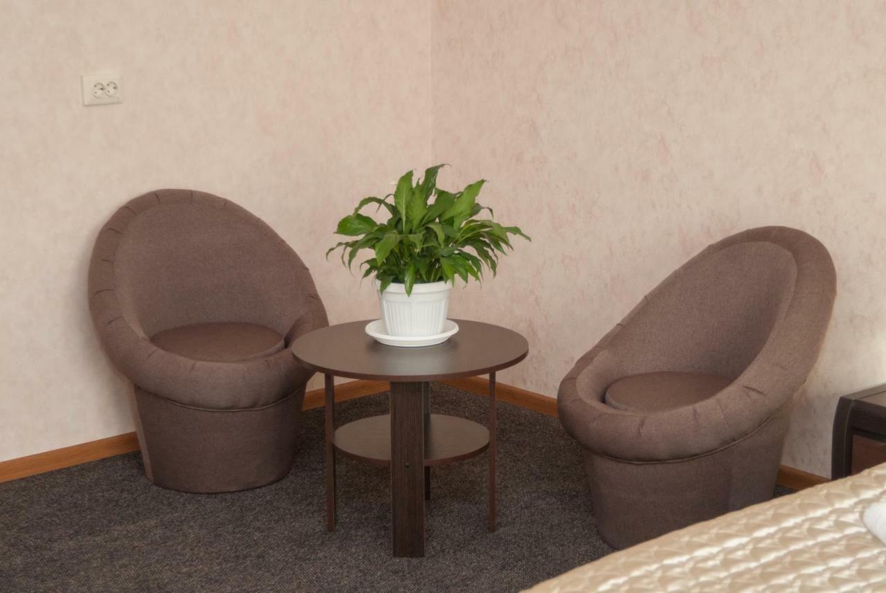 Veles Hotel Бровари Екстериор снимка