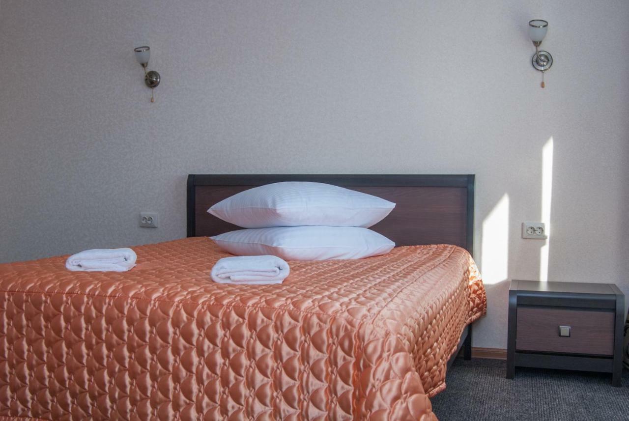 Veles Hotel Бровари Екстериор снимка